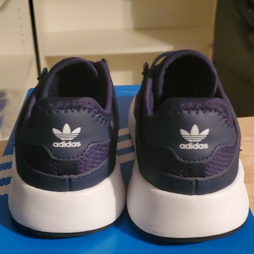 Sneakers - Picture 4 of 5